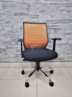 Кресло Barneo K-138 для персонала (черная ткань оранжевая сетка) в Ревде - revda.mebel-74.com | фото