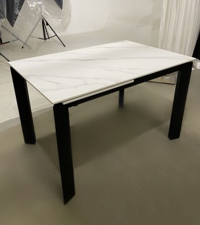 Стол CORNER 120 MATT WHITE MARBLE SOLID CERAMIC / BLACK, ®DISAUR в Ревде - revda.mebel-74.com | фото